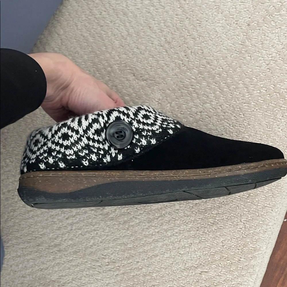 Clarks leather indoor outdoor Women's Black Slippers fleece lined - Picture 13 of 16
